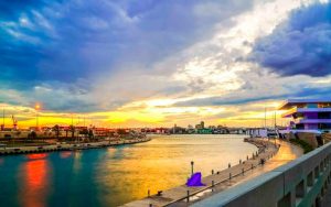puesta de Sol desde catamarán en la Malvarrosa Valencia
